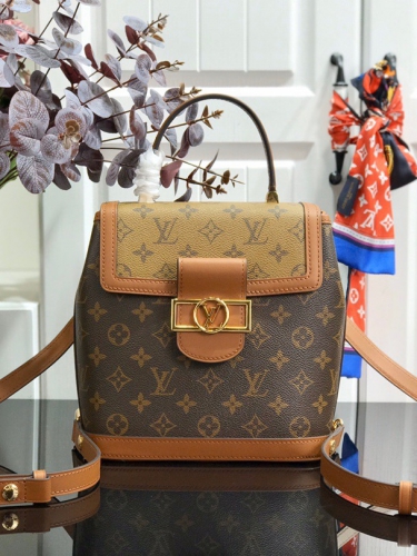 LOUIS VUITTON 루이비통 도핀 백팩 M45142