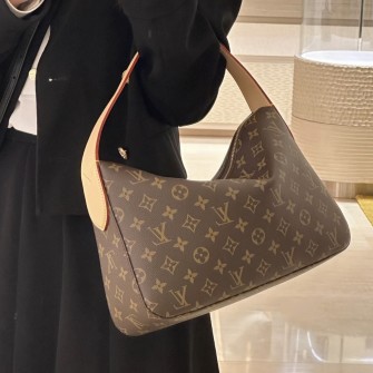 LOUIS VUITTON 루이비통 모노그램 슬라우치 PM M11952