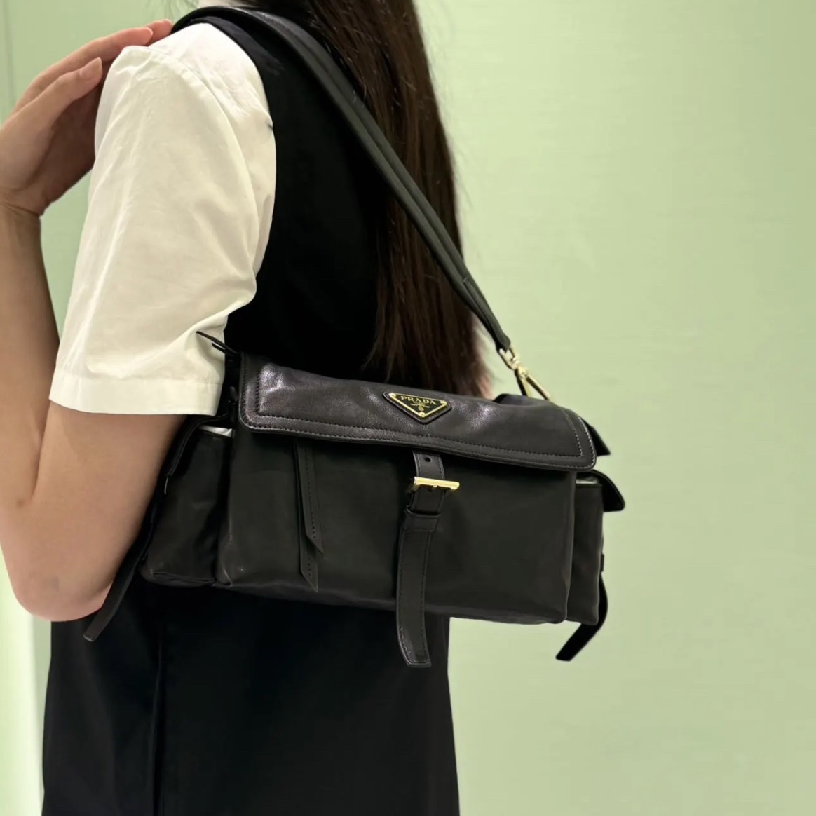 PRADA 프라다 익스플로어 리나일론 숄더백 1BD394 미듐(올가죽)