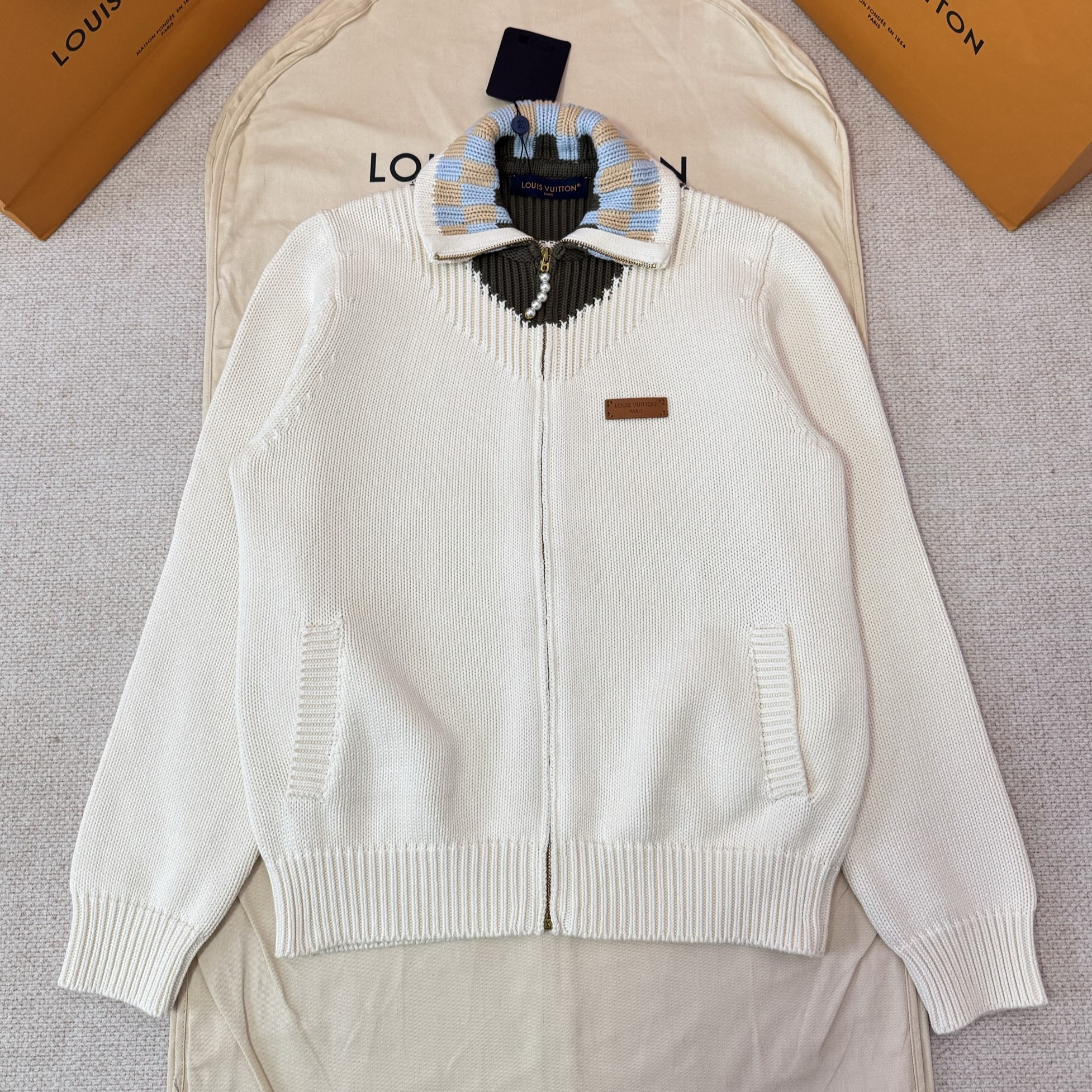 LOUIS VUITTON 루이비통 짚업 가디건 1AJUVP #1733616