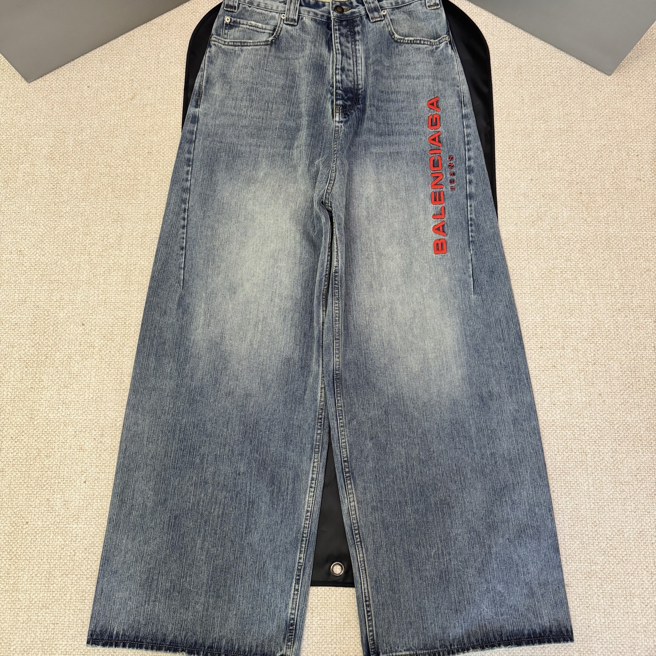 BALENCIAGA 발렌시아가