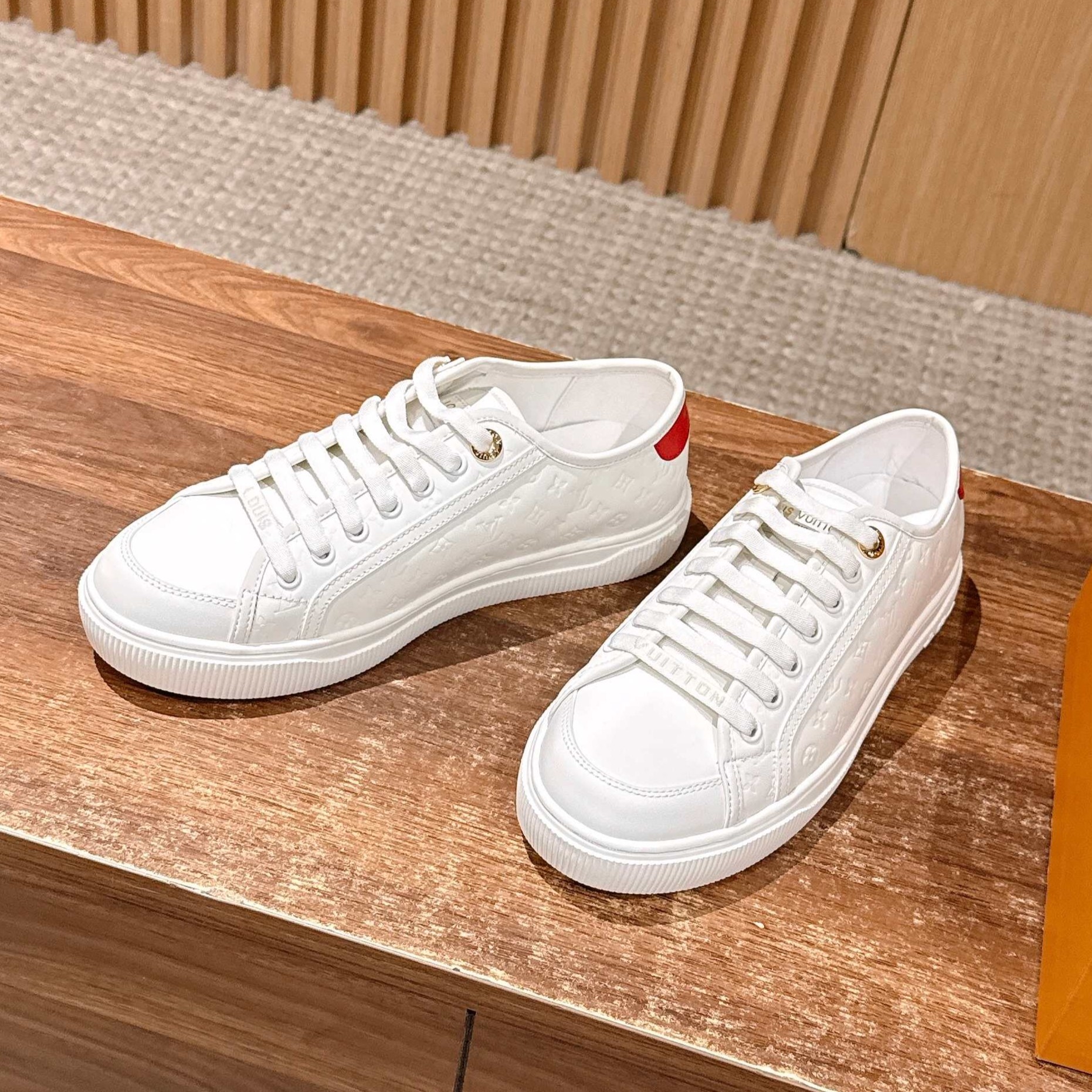 LOUIS VUITTON 루이비통 모노그램 스니커즈 #18476122