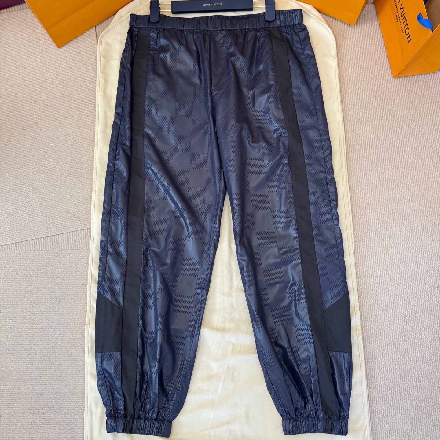 LOUIS VUITTON 루이비통 나일론 트래블 트랙팬츠 1AGJKS