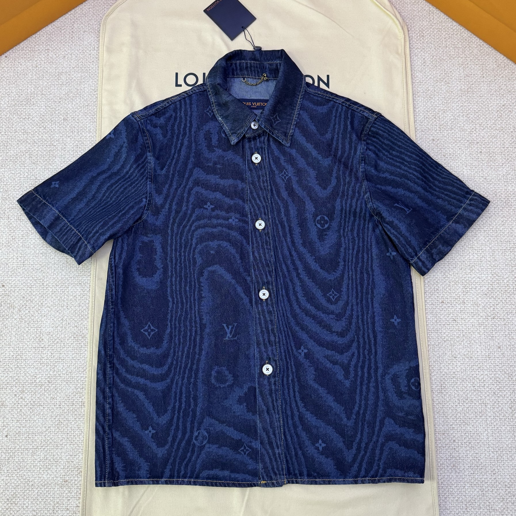 LOUIS VUITTON 루이비통 쇼트 슬리브드 데님 셔츠 1AHVVK