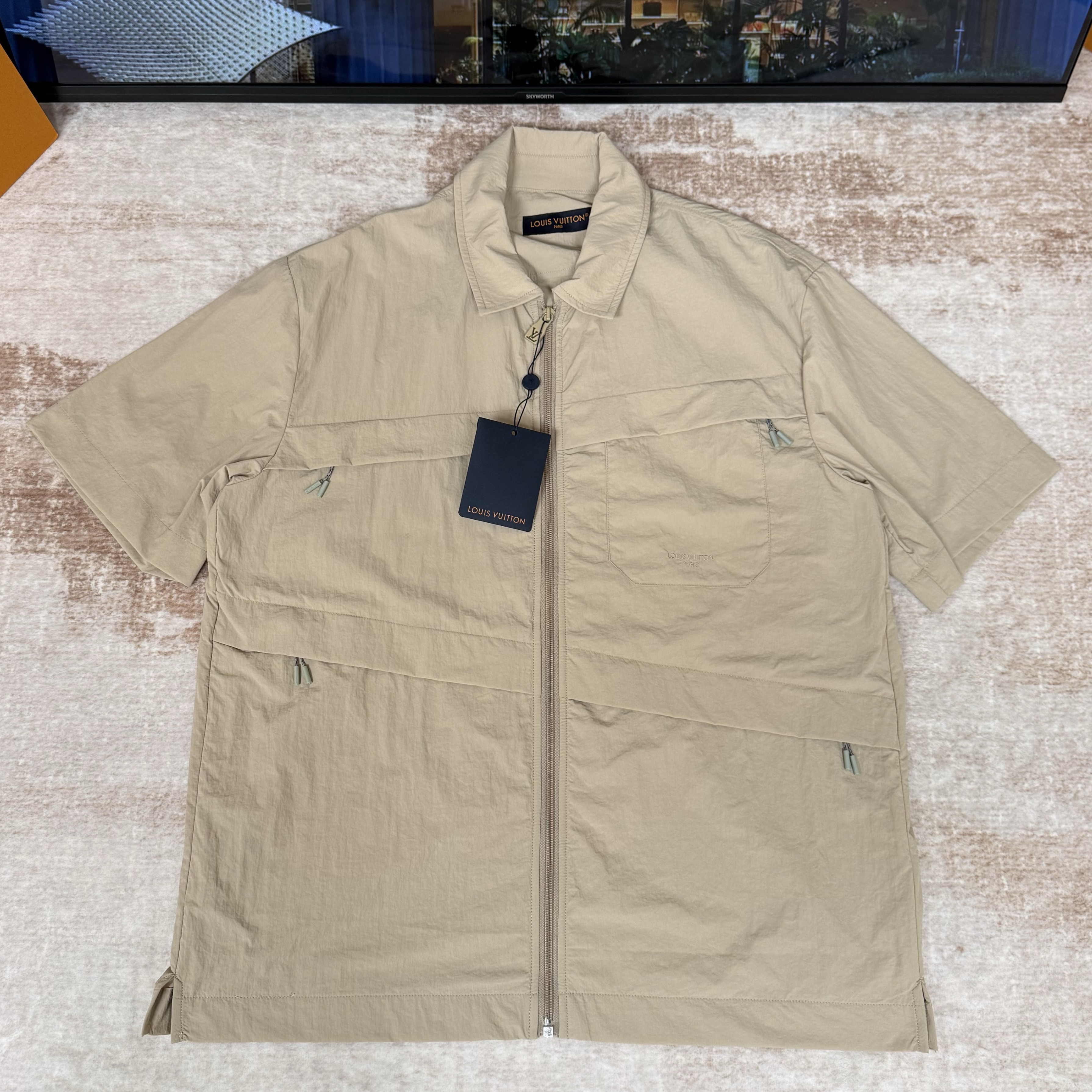 LOUIS VUITTON 루이비통 캠핑 반팔셔츠 1AJTXN