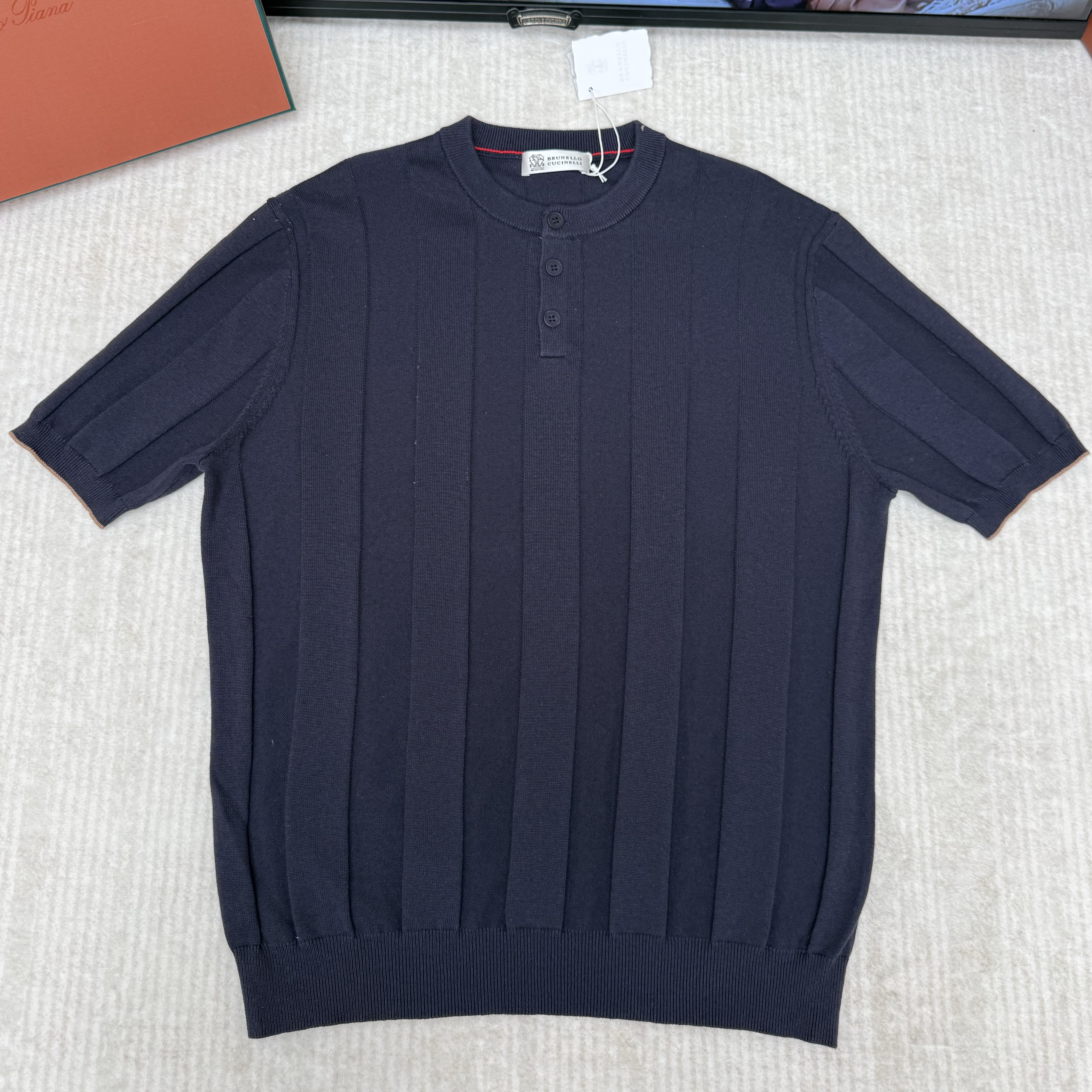 Brunello Cucinelli 브루넬로 리넨 & 코튼 텍스처 리브 니트 헨리 칼라 티셔츠 #2386422