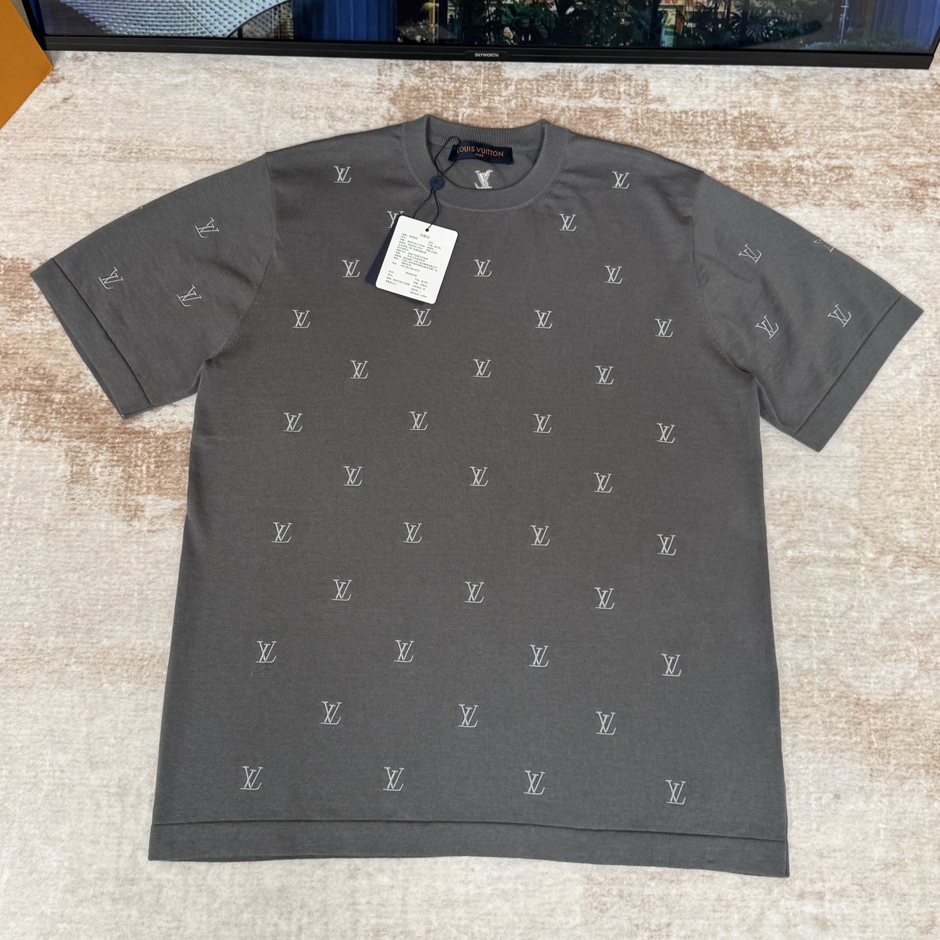 LOUIS VUITTON 루이비통 블라종 엠브로이더드 쇼트 슬리브드 크루넥 1AJDXI