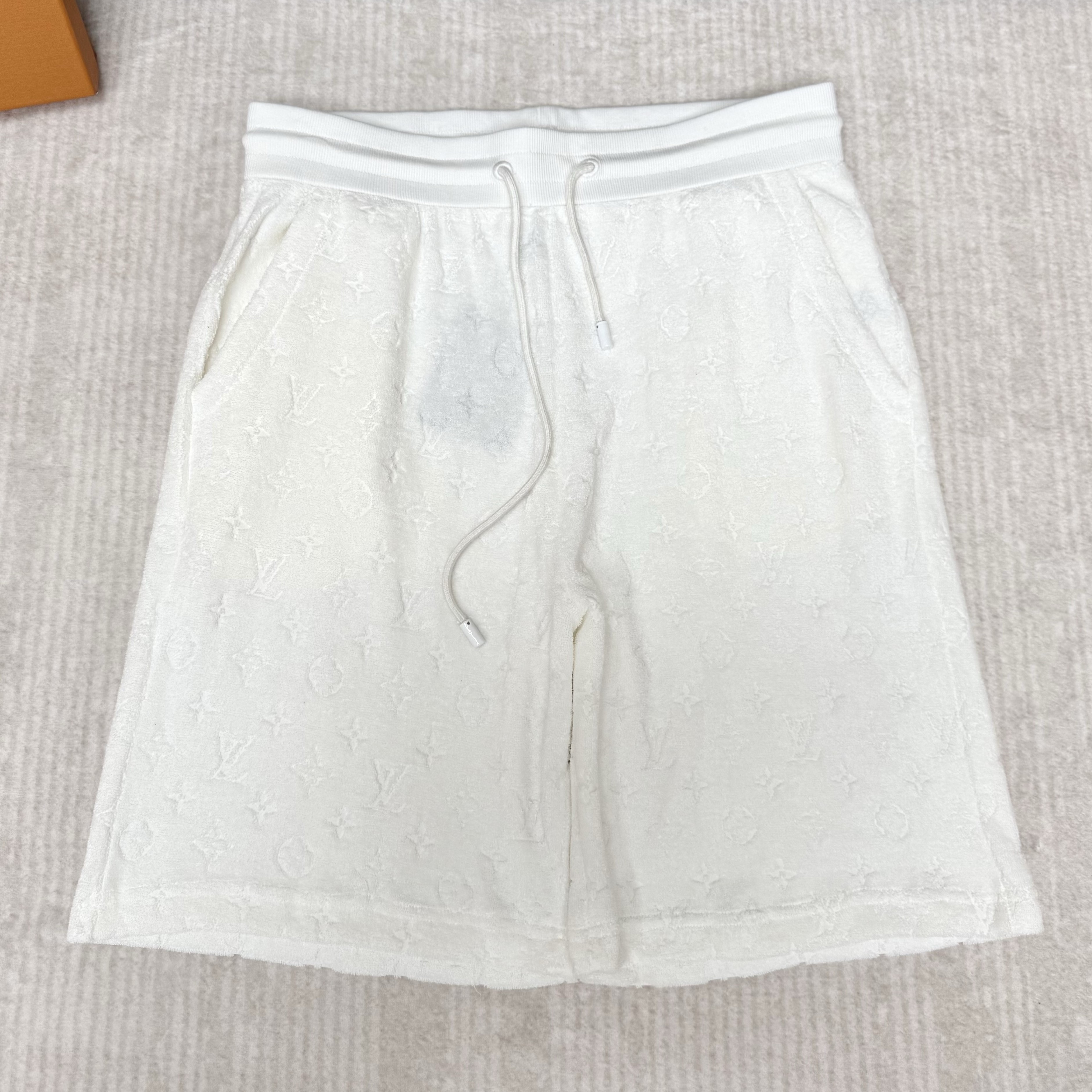 LOUIS VUITTON 루이비통 모노그램 프렌치 테리 쇼츠 1AGMFB