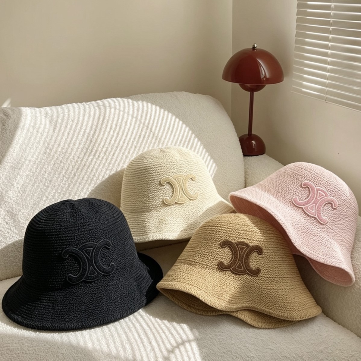 CELINE 셀린느 트리옹프 버킷 햇 - 라피아 (Triomphe Bucket Hat in Raffia)