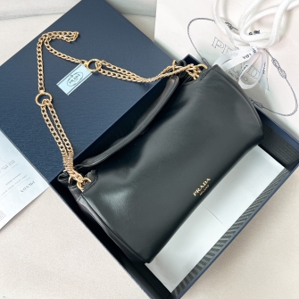 PRADA 프라다 프라다 소프트 패디드 나파 가죽 Tumulte 체인숄더백 1BD395