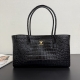 CHANEL 샤넬 스몰 쇼핑백 (크로커다일 엠보싱 카프스킨) AS6243