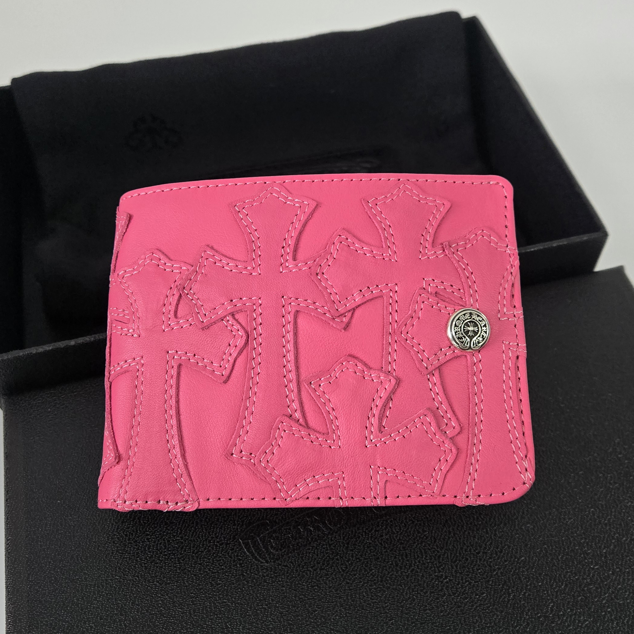 CHROME HEARTS 크롬하츠 원스냅 세메터리 크로스 패치 헤비 레더 반지갑 #1SNAP