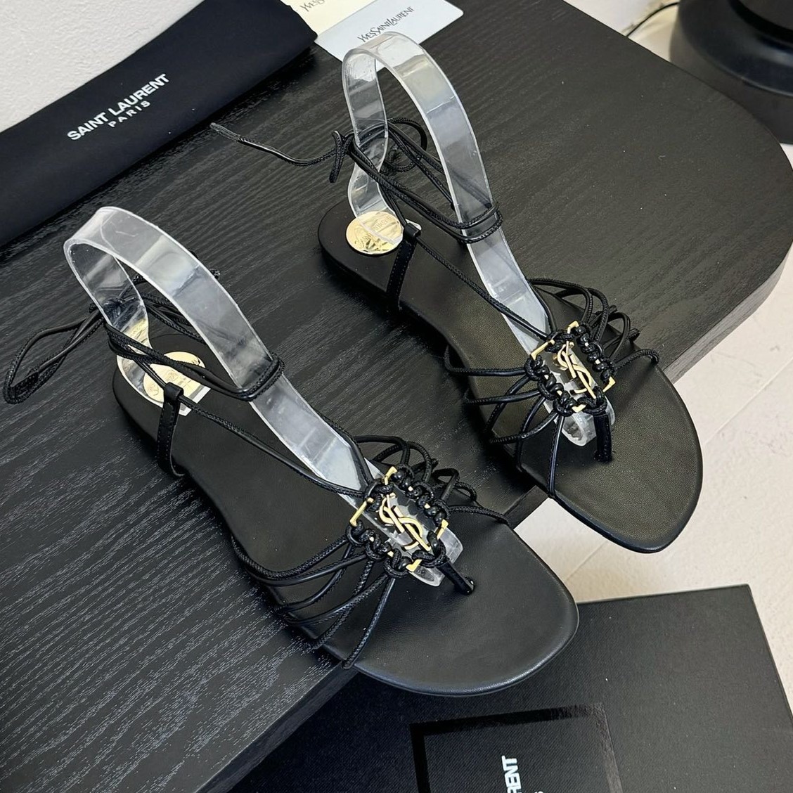 SAINT LAURENT 생로랑 바빌론 스트랩 카상드르 플랫 샌들 #18586521