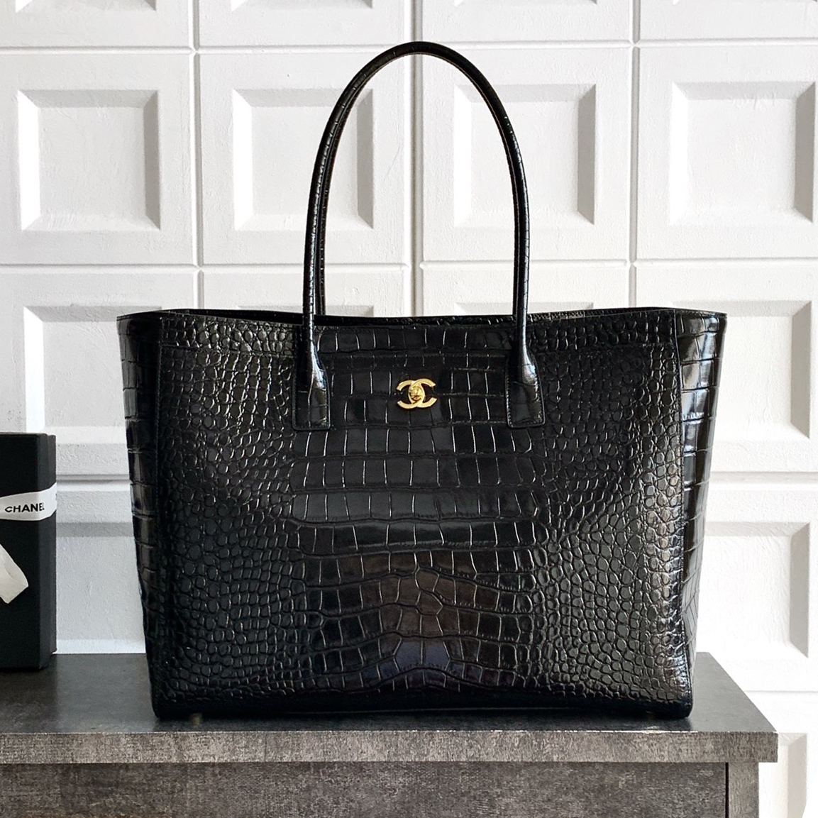 CHANEL 샤넬 미디움 쇼핑 토트백 크로코 엠보 AS6244