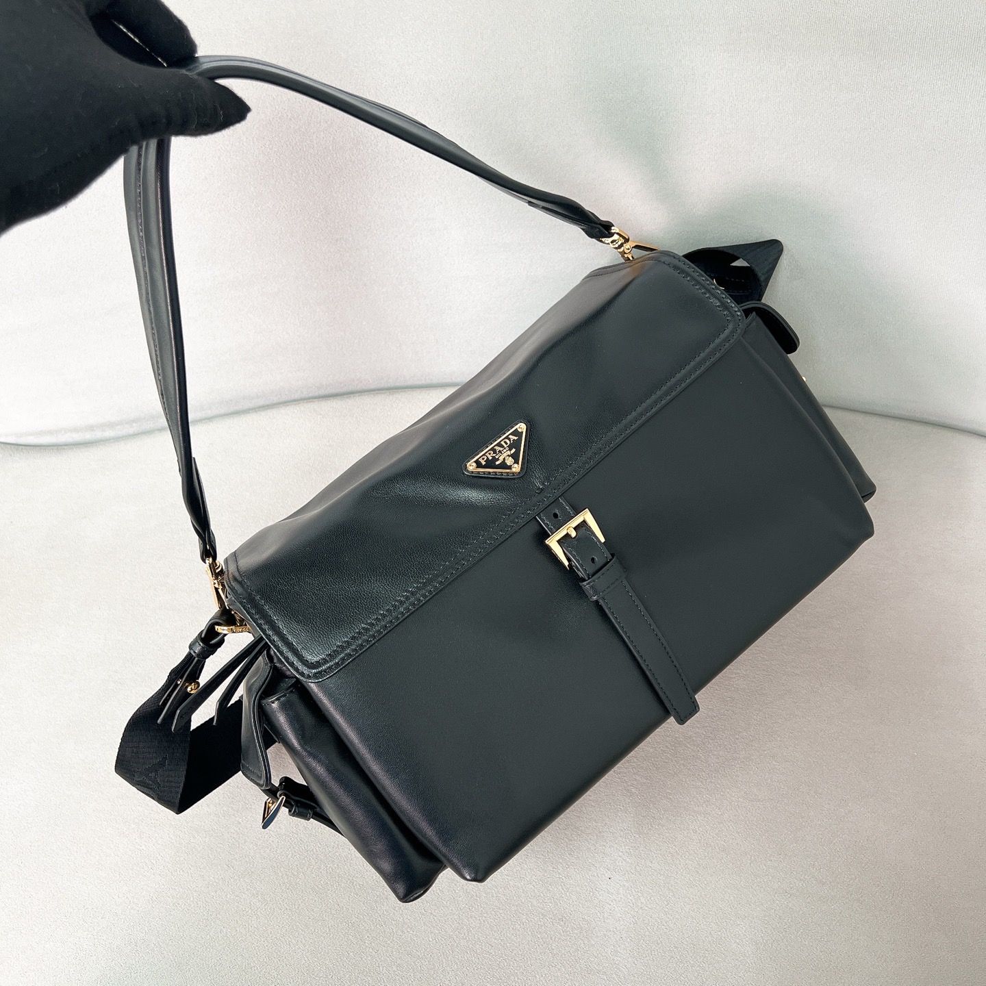 PRADA 프라다 익스플로어 라지 나파 가죽 플랩 숄더백 1BD391