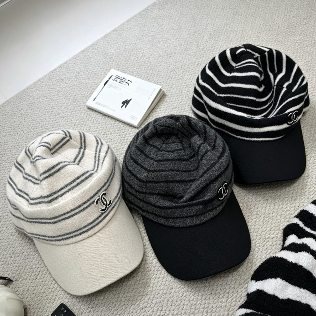 CHANEL 샤넬 CC로고 스트라이프 니트 바이저 캡 #2054683