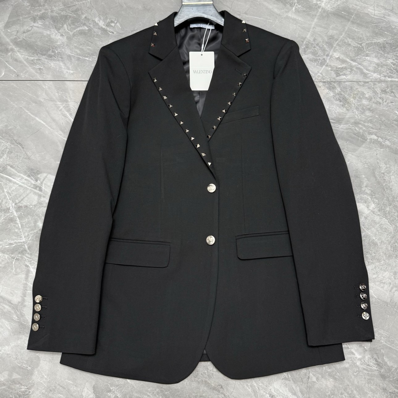 VALENTINO 발렌티노 남성 락스터드 칼라 앤 라펠 싱글 블레이저 자켓 블랙