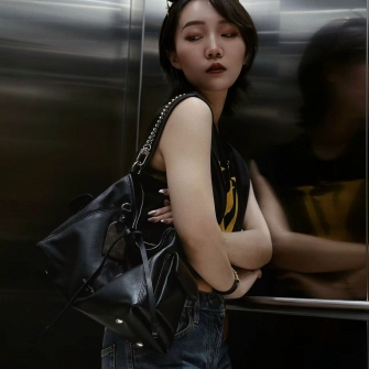 LOUIS VUITTON 루이비통 캐리올 카고 바이브 MM M24861