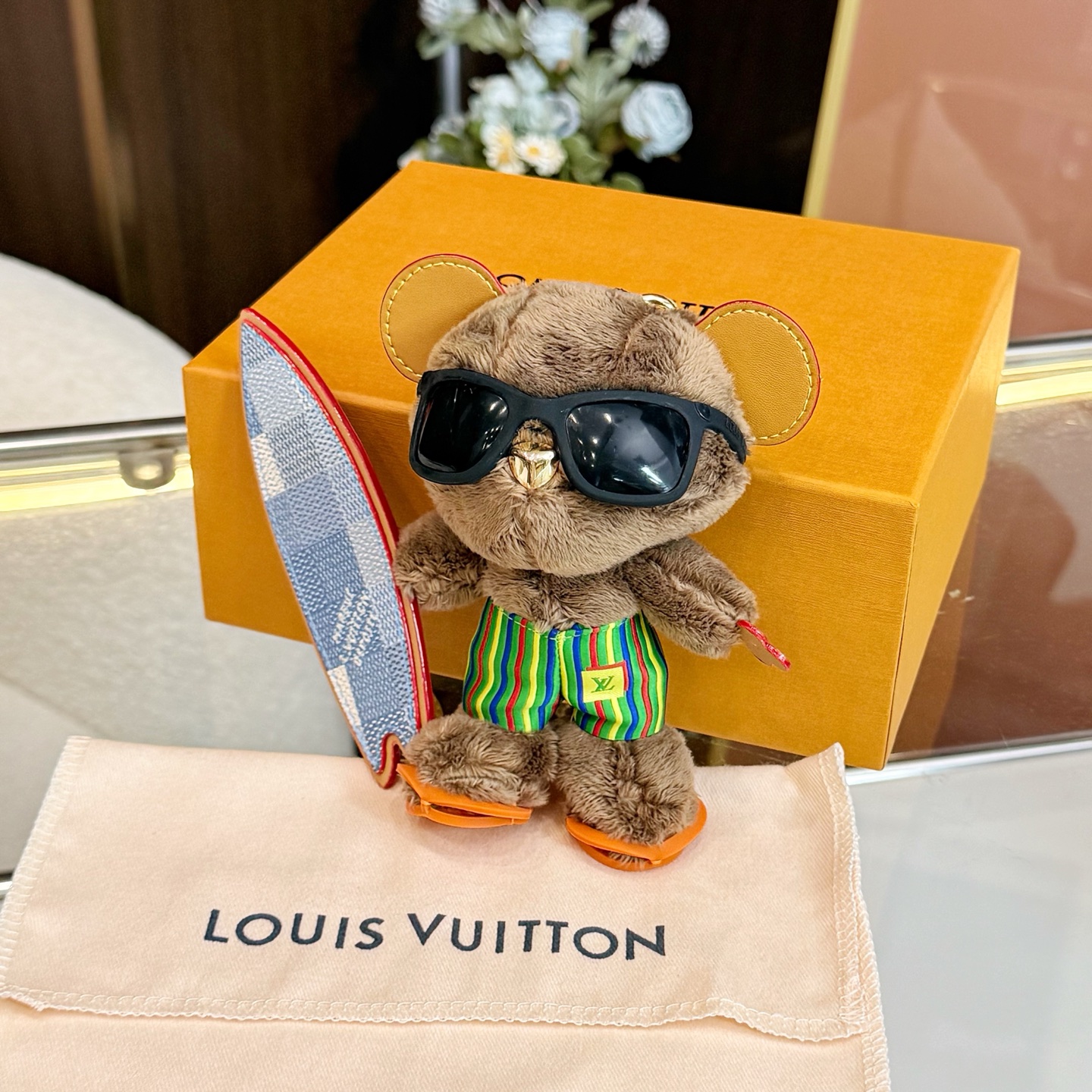 LOUIS VUITTON 루이비통 루이 베어 서프 백참 M03795