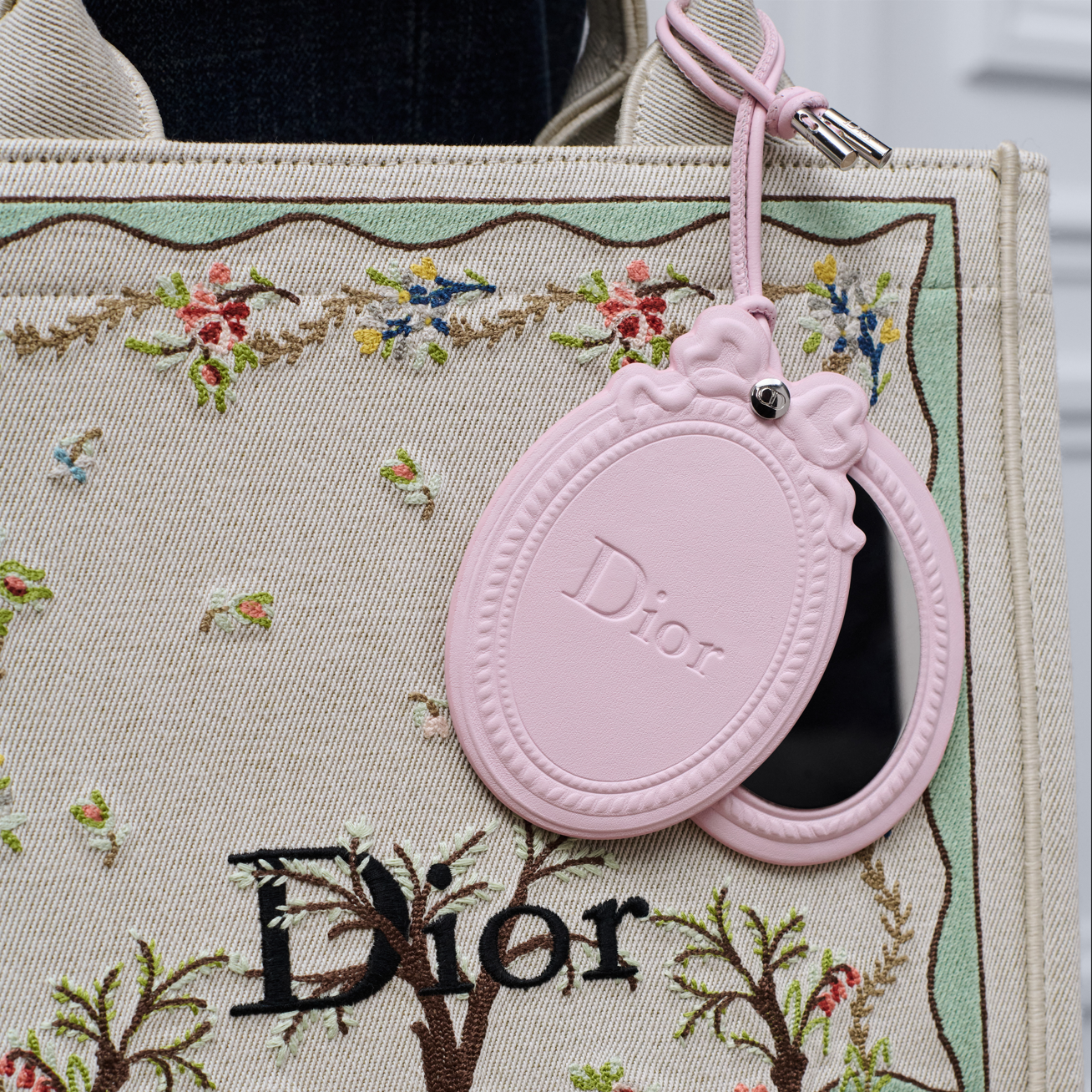 DIOR 디올 메달리옹 미러 백 참 (Dior Médaillon Mirror Bag Charm) #1912698