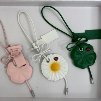 DIOR 디올 클로버 백 참 (Dior Clover Bag Charm)