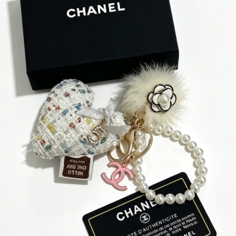CHANEL 샤넬 CC 넘버5 하트 트위드 펄 에나멜 로고 키링 가방 참 화이트