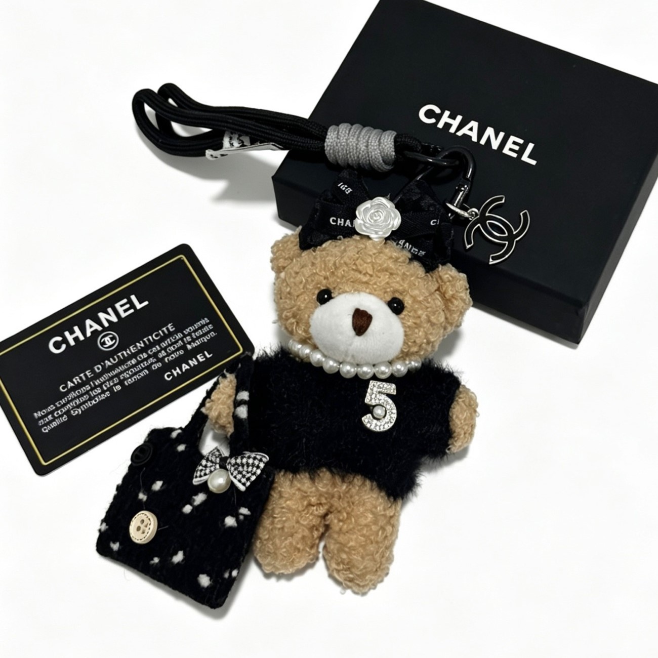 CHANEL 샤넬 CC 넘버5 블랙 탑 테디베어 미니 가방 참 인형 키링 스트랩 브라운