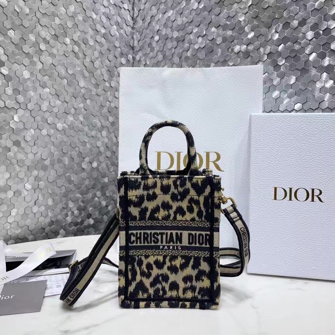 DIOR 디올