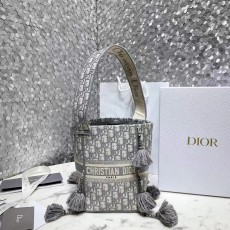 DIOR 디올