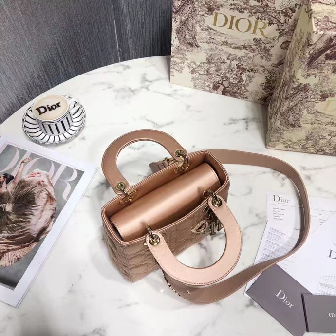 DIOR 디올