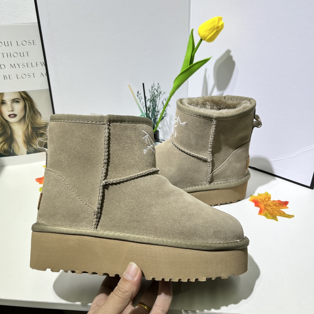 UGG