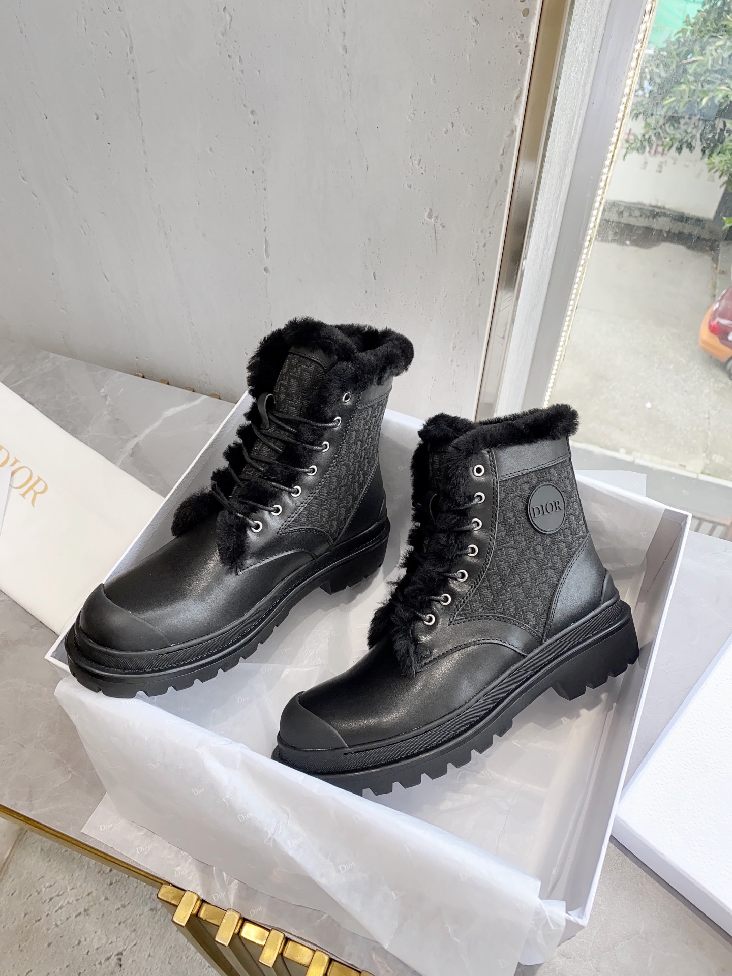 디올 [DIOR]