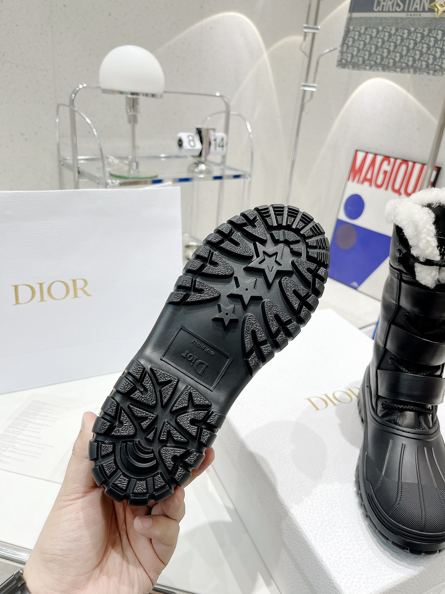 디올 [DIOR]