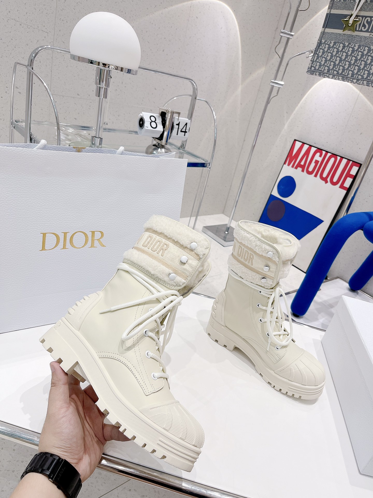 디올 [DIOR]