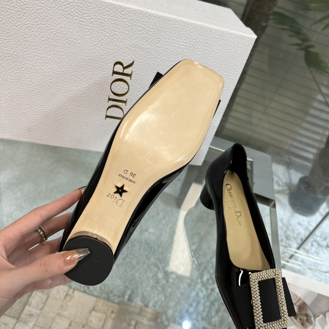 디올 [DIOR]