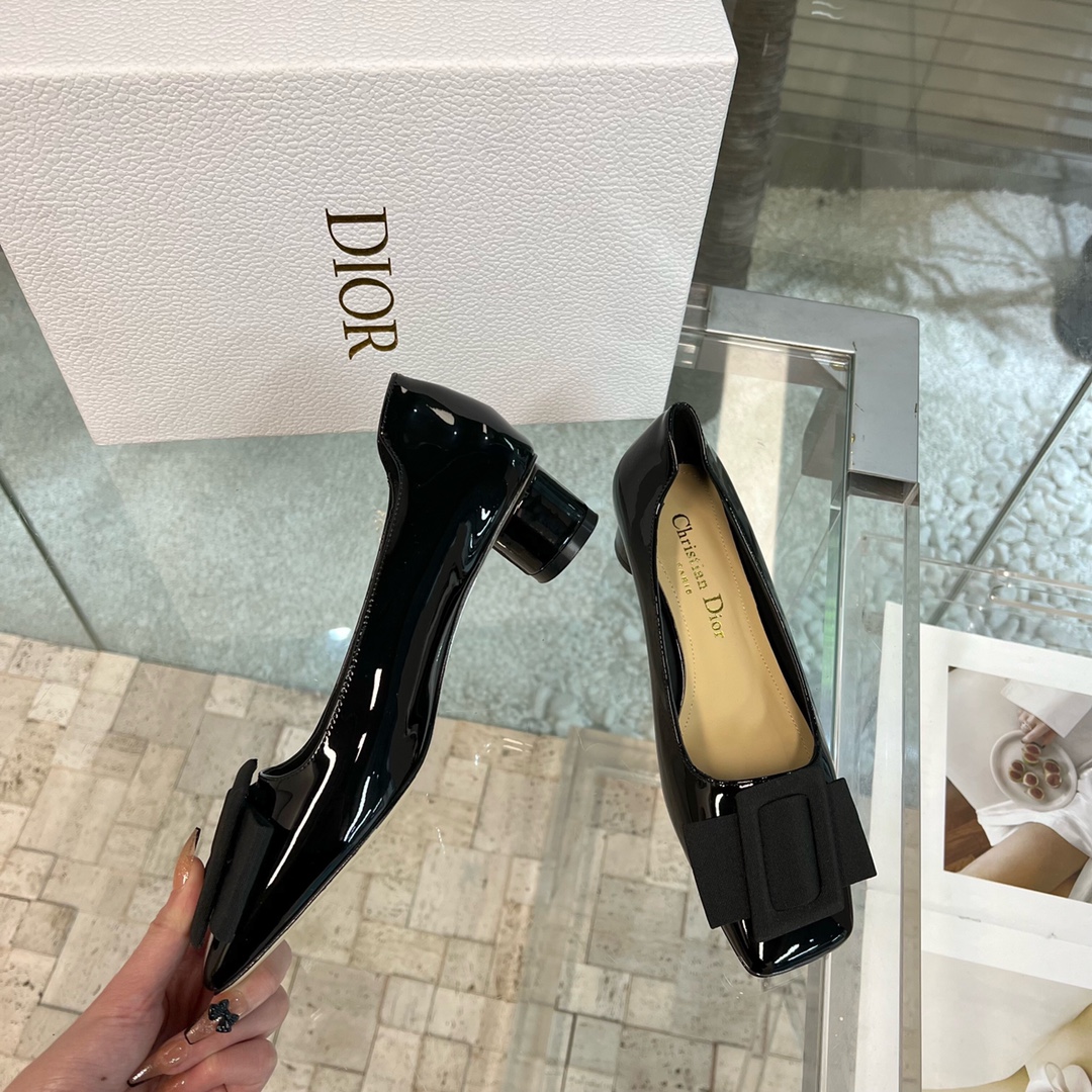 디올 [DIOR]