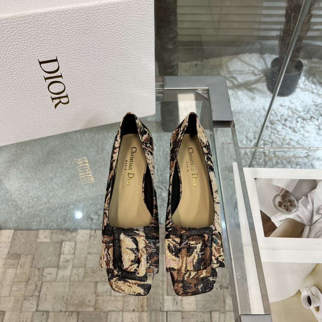 디올 [DIOR]