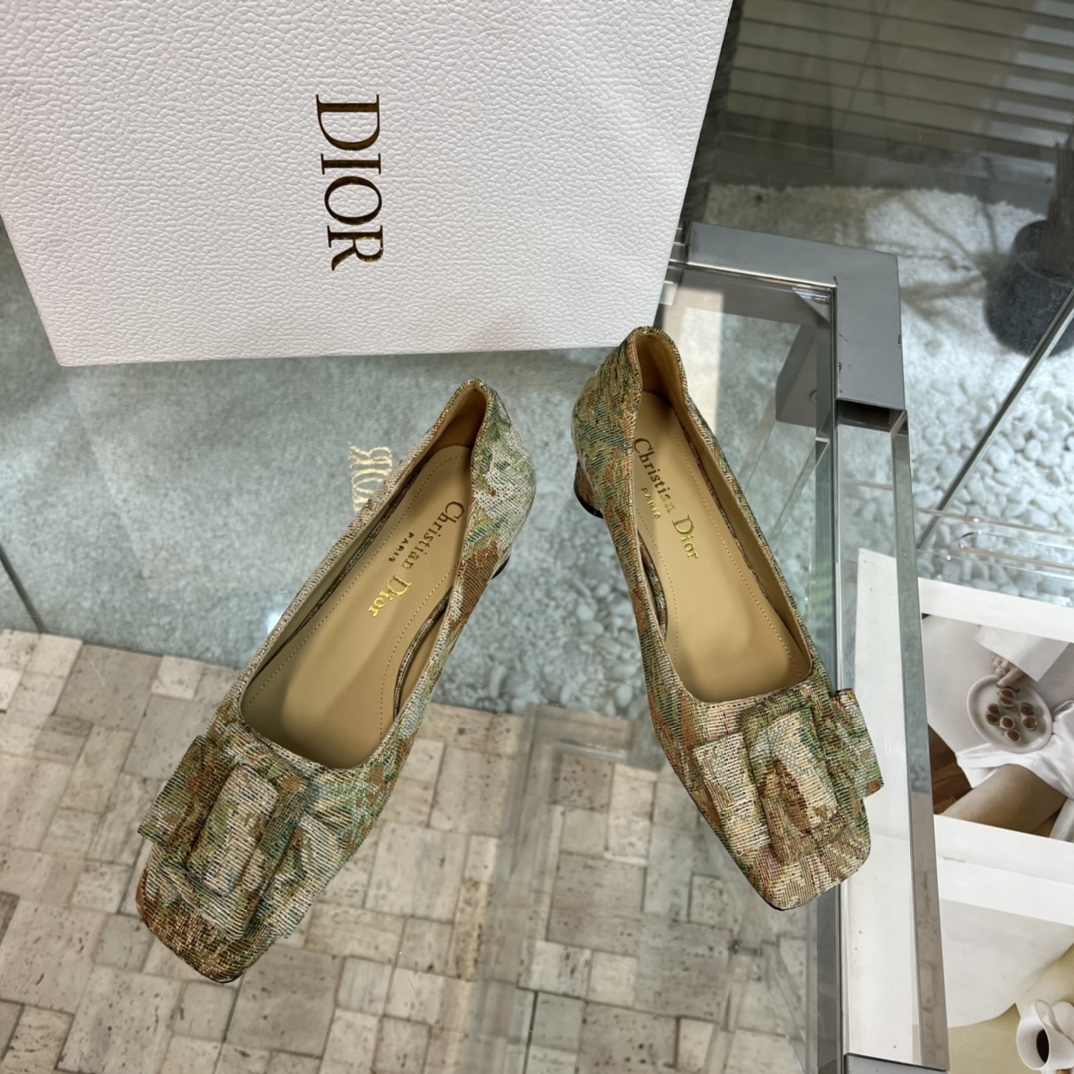 디올 [DIOR]