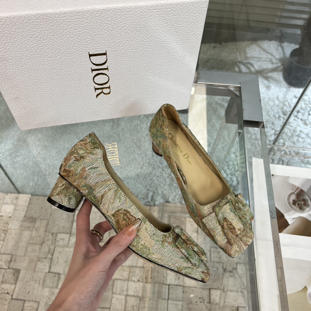 디올 [DIOR]