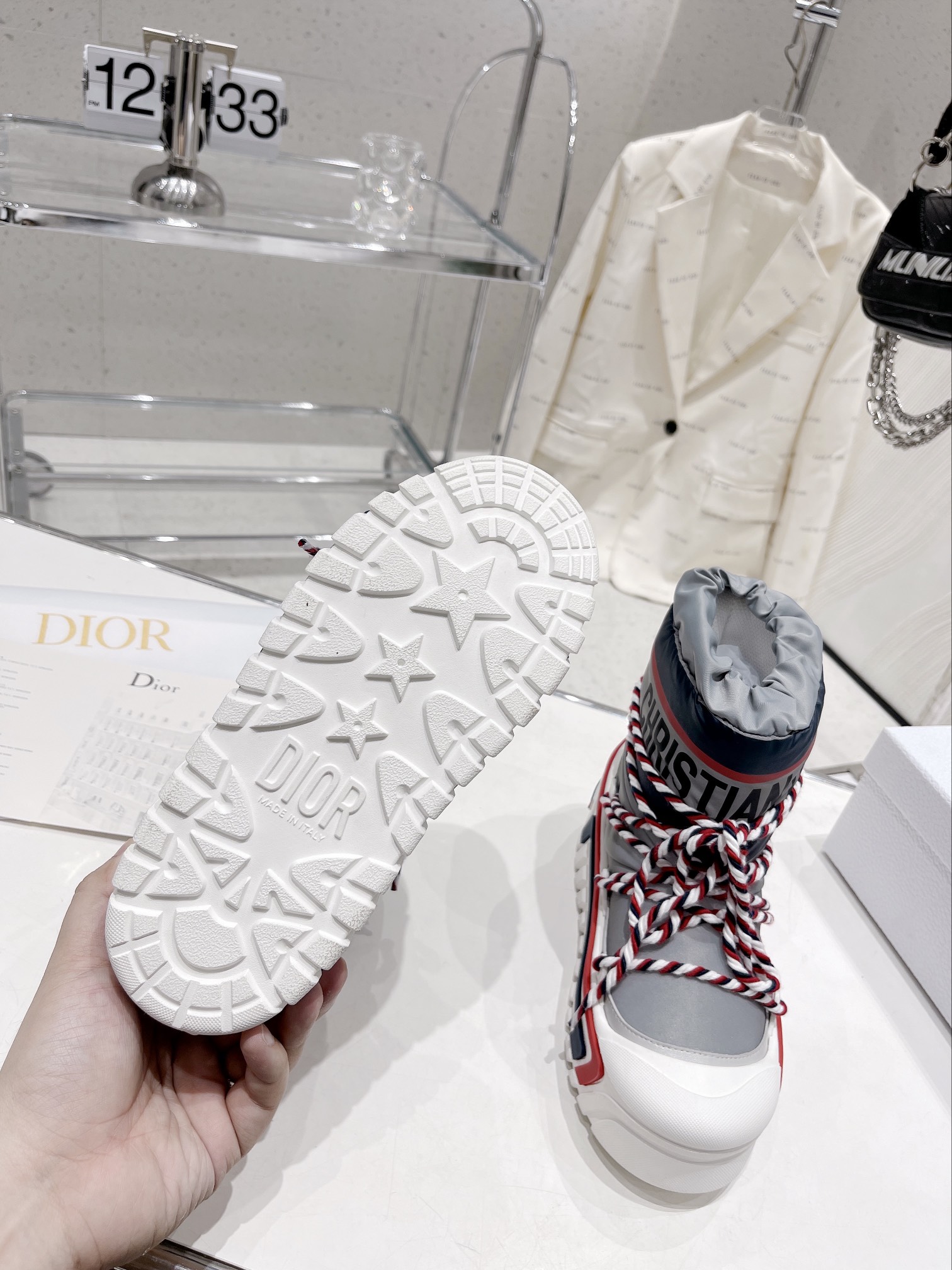 디올 [DIOR]