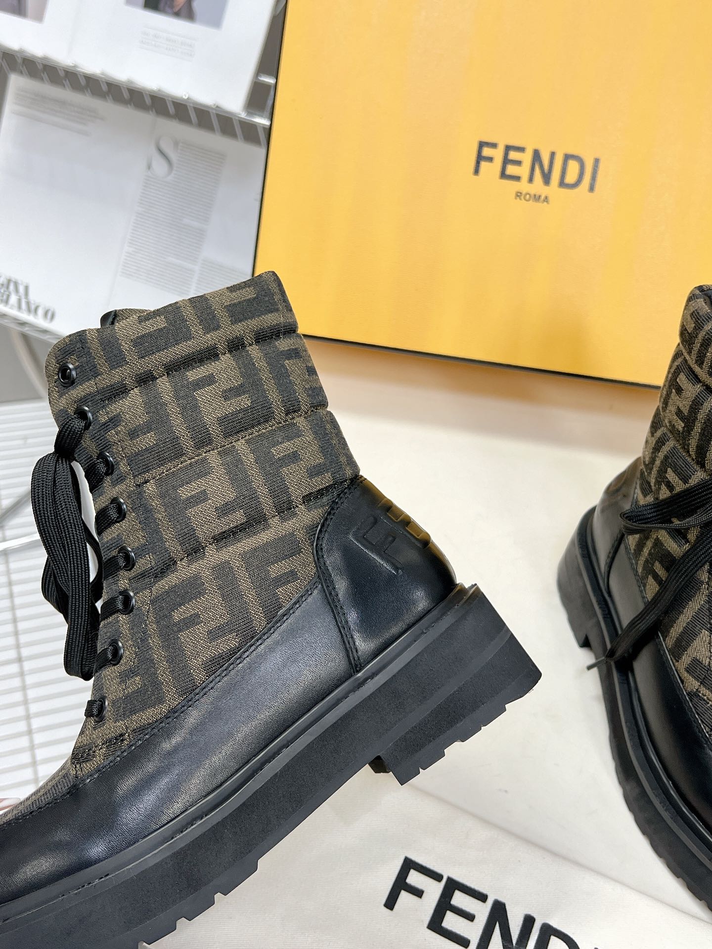 FENDI 펜디 230110426