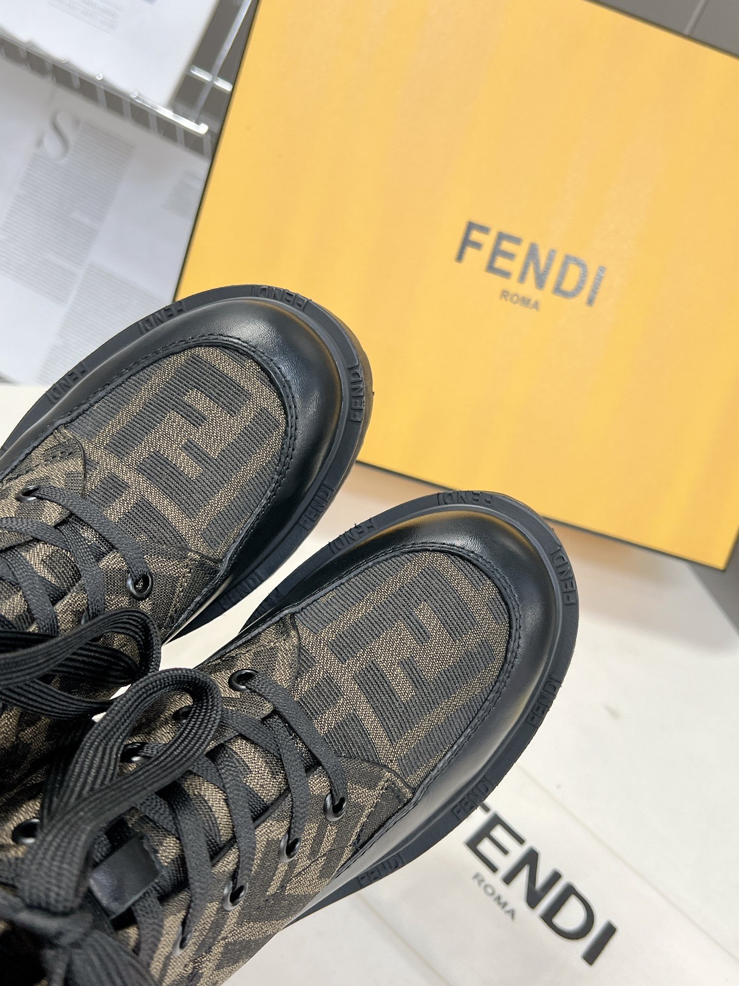 FENDI 펜디 230110426