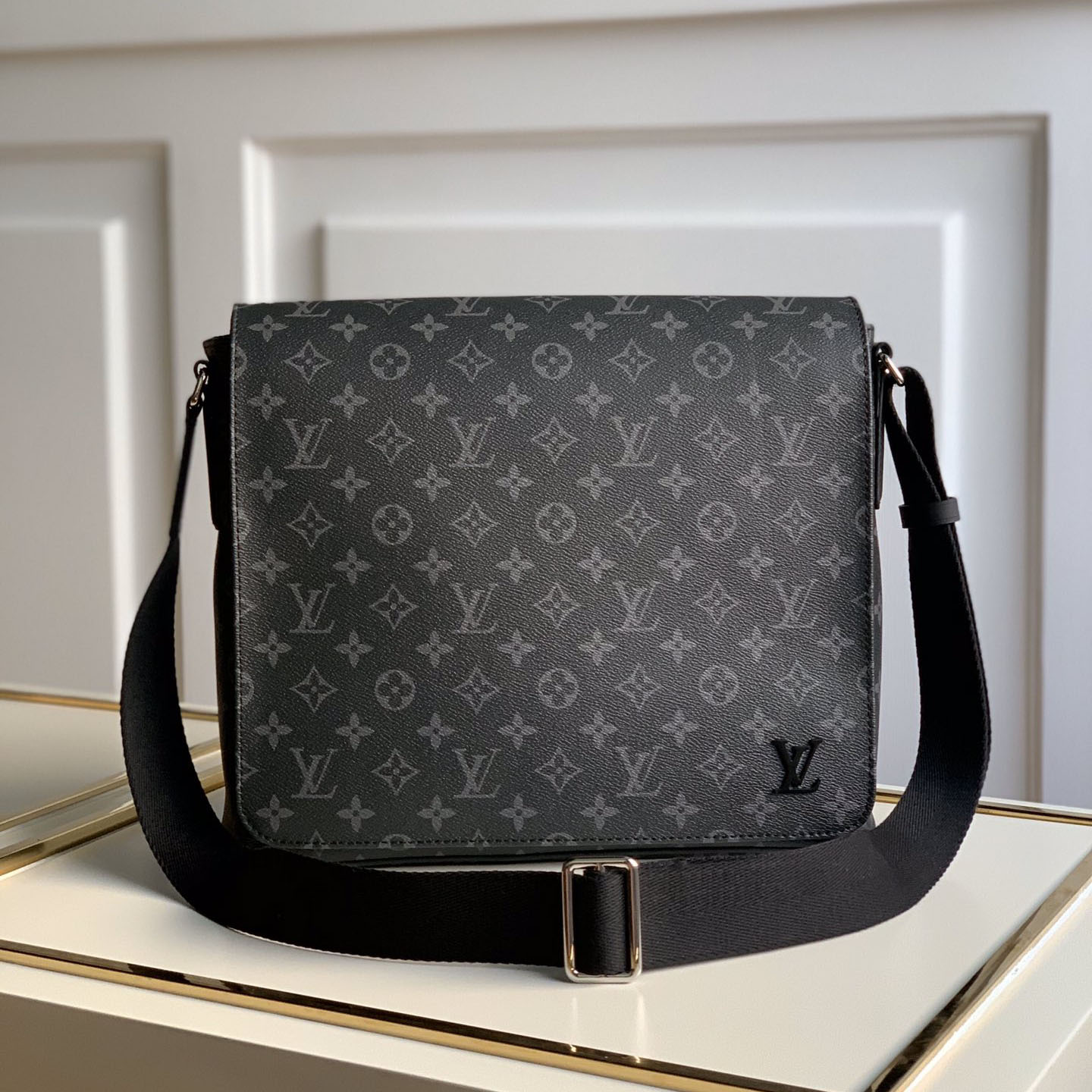 LOUIS VUITTON 루이비통 디스트릭트 MM M44001