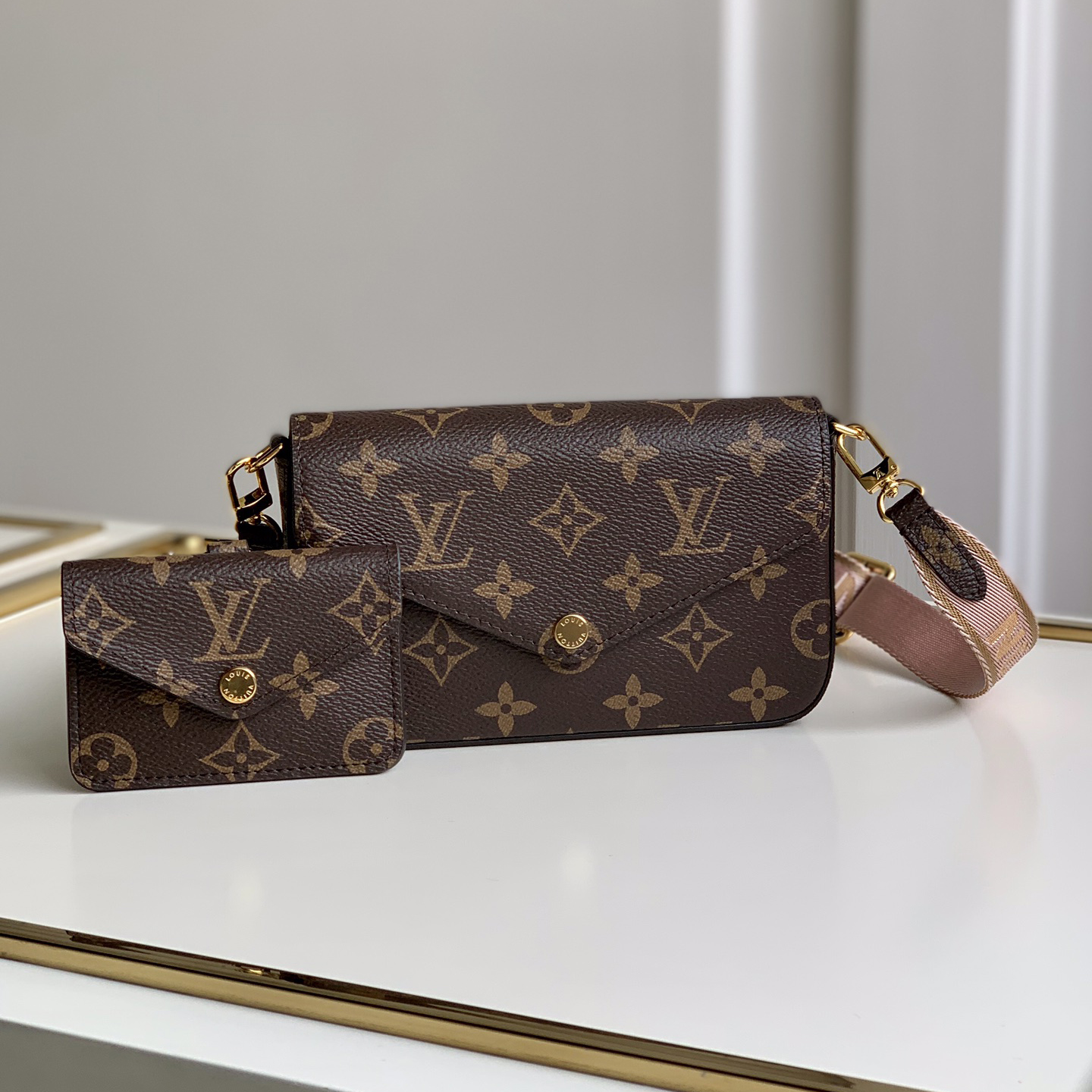 LOUIS VUITTON 루이비통 펠리시 스트랩 & 고 M80091