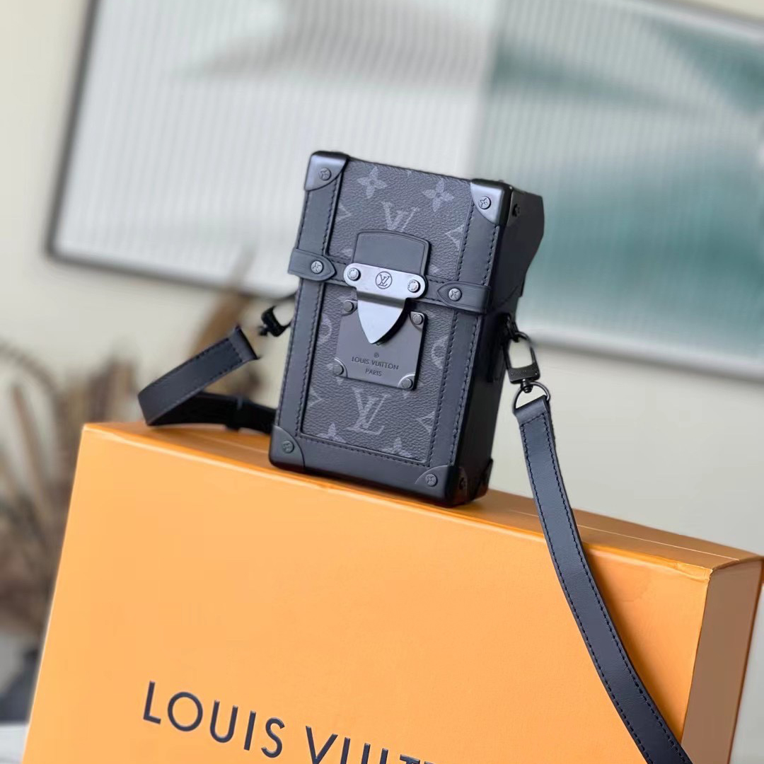 LOUIS VUITTON 루이비통 버티컬 트렁크 웨어러블 월릿 M82077